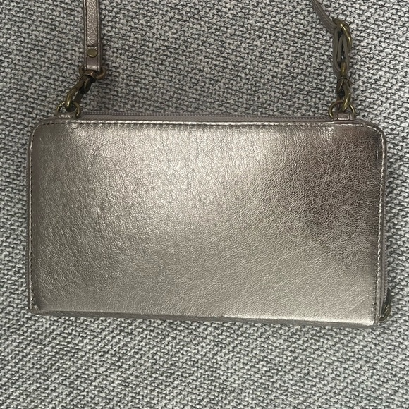 The Sak Metallic Silver Crossbody Wallet - Picture 4 of 16